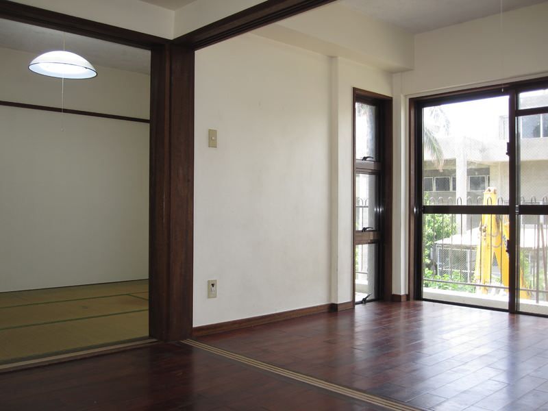 3DK Apartment for Rent in Tsukazan, Haebaru Town, Okinawa - Thumbnail 2