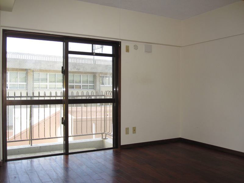 3DK Apartment for Rent in Tsukazan, Haebaru Town, Okinawa - Thumbnail 4