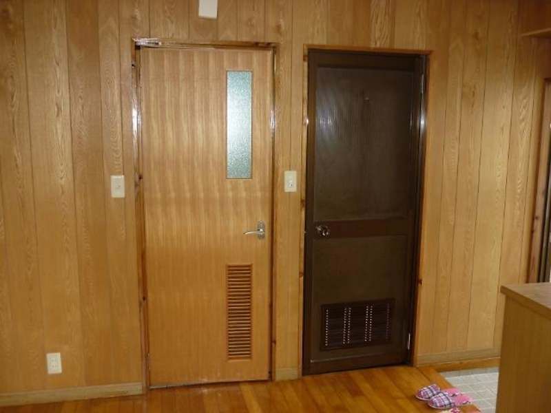 2DK Apartment for Rent in Tomigusuku, Okinawa | 46,000 Yen - Thumbnail 3