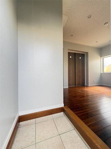 Iha Apartment 2DK Rental in Uruma City, Okinawa - Thumbnail 2