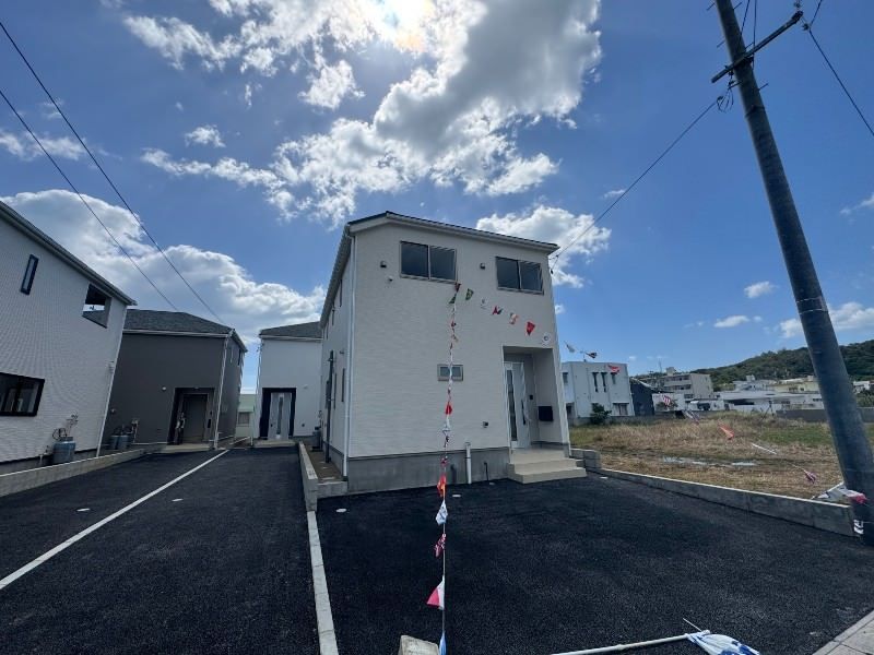 New 4LDK House in Uruma, Okinawa with 2 Car Parks - Thumbnail 2