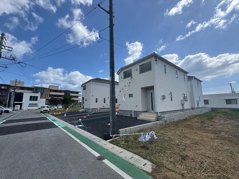 New 4LDK House in Uruma, Okinawa with 2 Car Parks - Thumbnail 3
