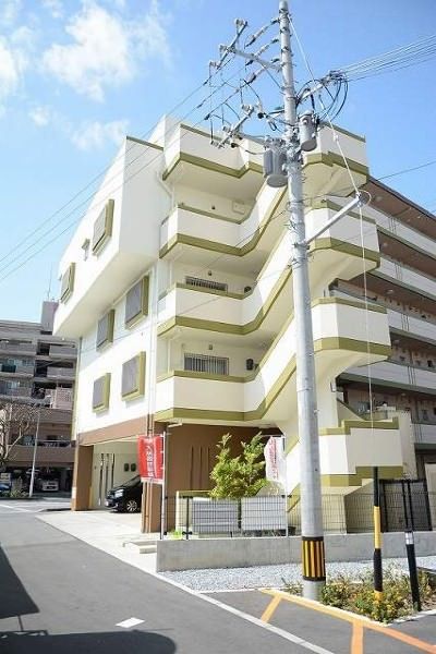 Modern 3LDK Apartment for Rent in Urasoe, Okinawa - Thumbnail 2