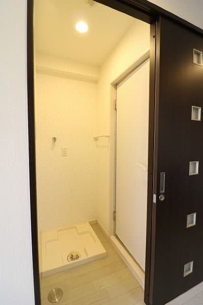 Modern 1K Apartment for Rent in Naha Wakasa, Okinawa - Thumbnail 4