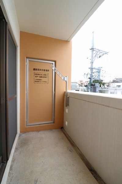 Modern 1K Apartment for Rent in Naha Wakasa, Okinawa - Thumbnail 2