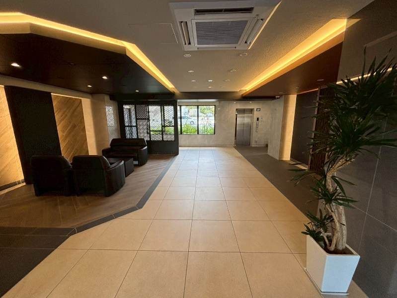 Modern 2LDK Apartment for Rent in Nago, Okinawa with Free Internet - Thumbnail 3