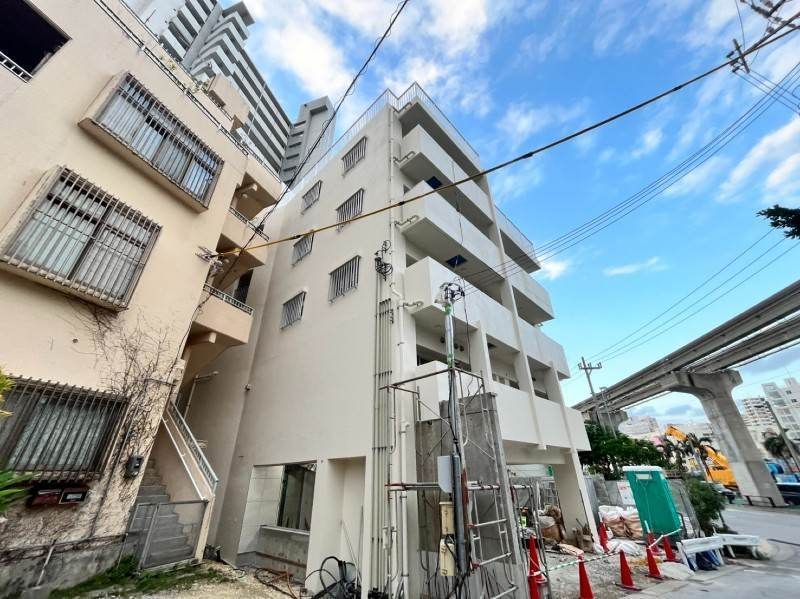 Modern 2DK Apartment for Rent in Naha's Makishi, Okinawa - Thumbnail 3