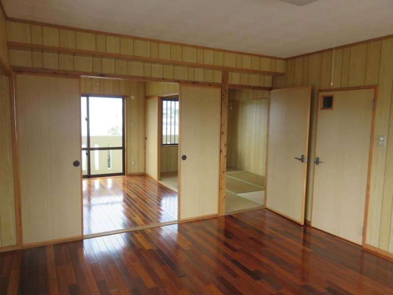2LDK Apartment for Rent in Okinawa City, Chibana - Thumbnail 2