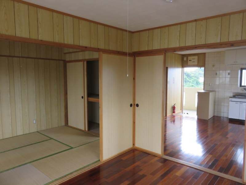 2LDK Apartment for Rent in Okinawa City, Chibana - Thumbnail 3