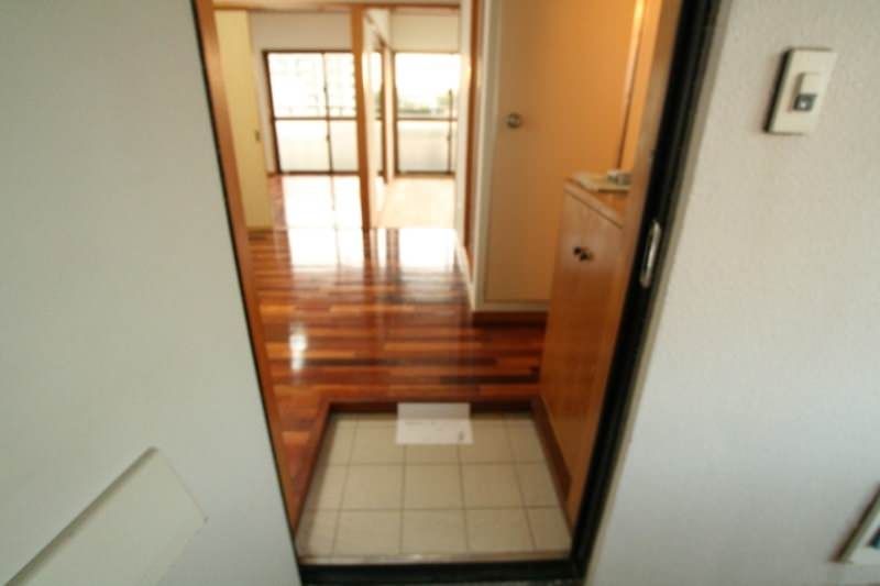 2DK Apartment for Rent in Urasoe, Okinawa with Zero Deposit - Thumbnail 4