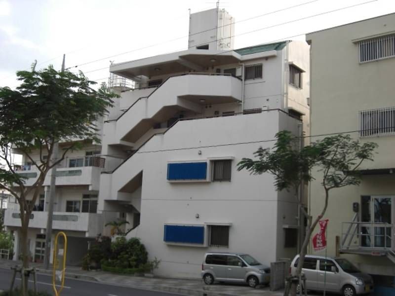 2DK Apartment for Rent in Urasoe, Okinawa with Zero Deposit - Thumbnail 2