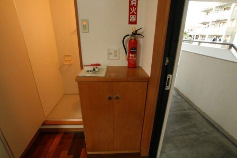 2DK Apartment for Rent in Urasoe, Okinawa with Zero Deposit - Thumbnail 3