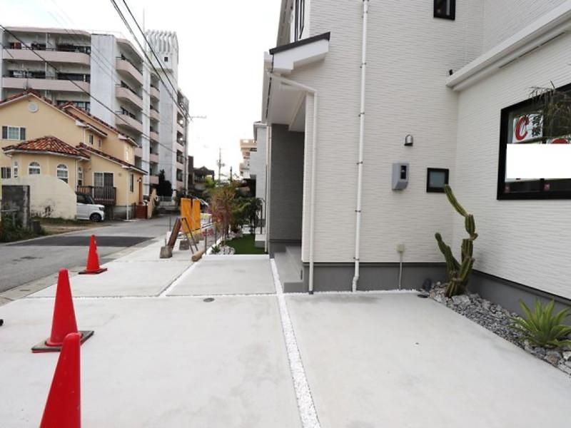 New 4LDK House in Okinawa City with Walk-in Closet & 3 Parking - Thumbnail 3