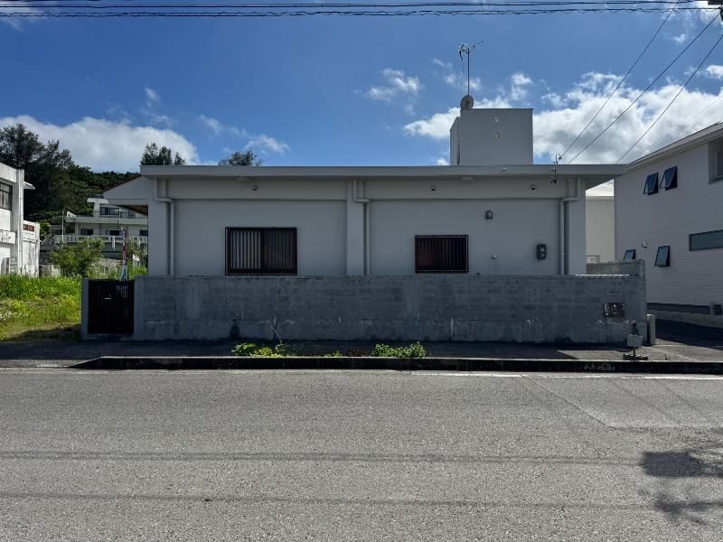 1LDK Reinforced Concrete House for Sale in Uruma City, Okinawa - Thumbnail 3