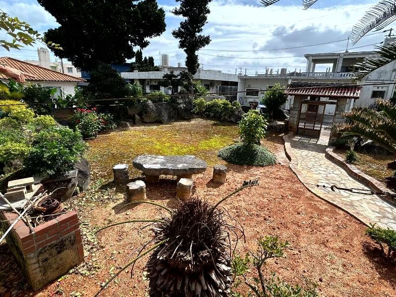 Spacious 4LDK House with Large Garden for Sale in Yomitan, Okinawa - Thumbnail 4