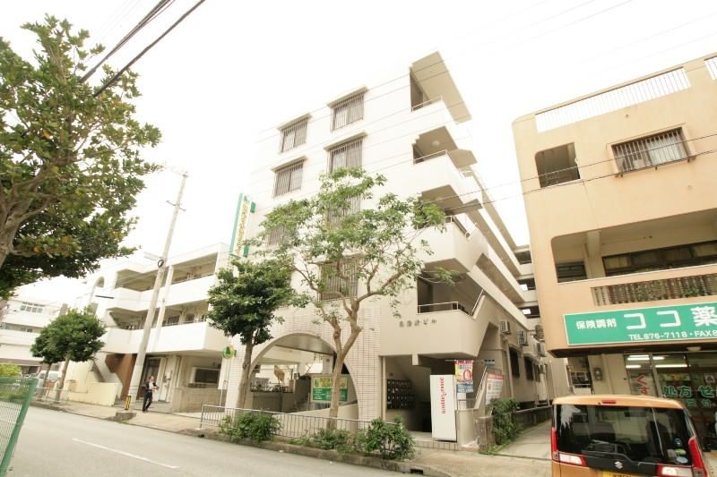 Renovated 2LDK Apartment for Rent in Urasoe, Okinawa - Image 1