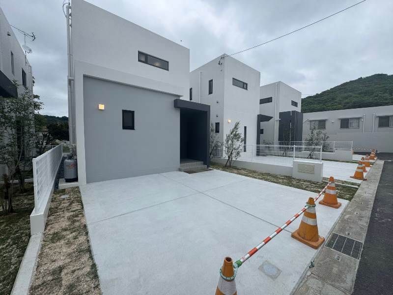 New 3LDK RC House in Chatan Town, Okinawa - 103.65 sqm - Thumbnail 3