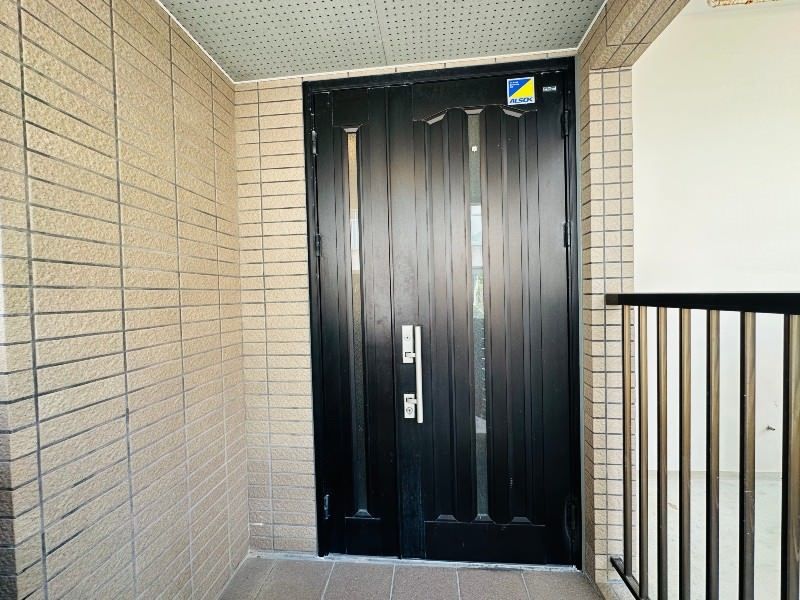3LDK Concrete House in Naha's Kokuba District - Thumbnail 3