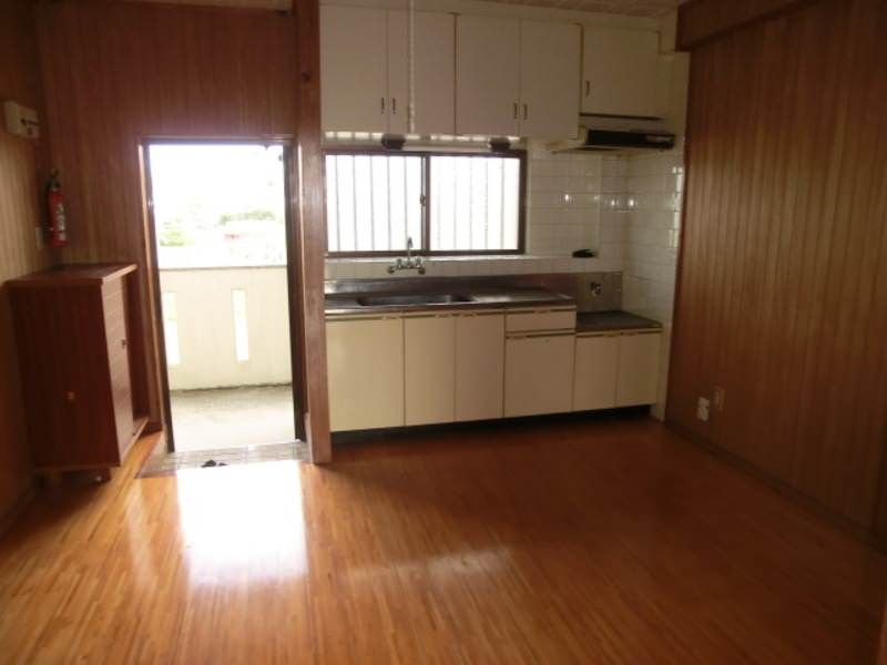 2DK Apartment for Rent in Ganeko, Ginowan City, Okinawa - Thumbnail 4