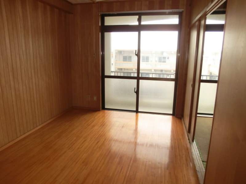 2DK Apartment for Rent in Ganeko, Ginowan City, Okinawa - Thumbnail 2