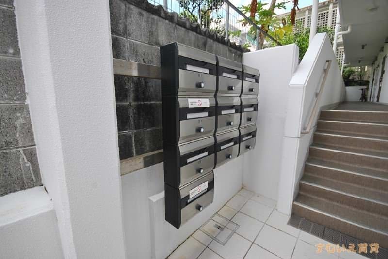 Pine Tree House 1LDK Apartment for Rent in Chatan, Okinawa - Thumbnail 3