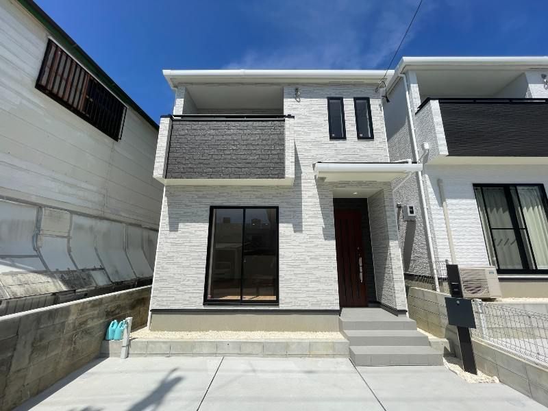 New 3LDK House for Sale in Chatan Town, Okinawa - Thumbnail 2