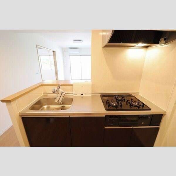 Modern 1LDK Apartment for Rent in Okinawa City Takahara - Thumbnail 4