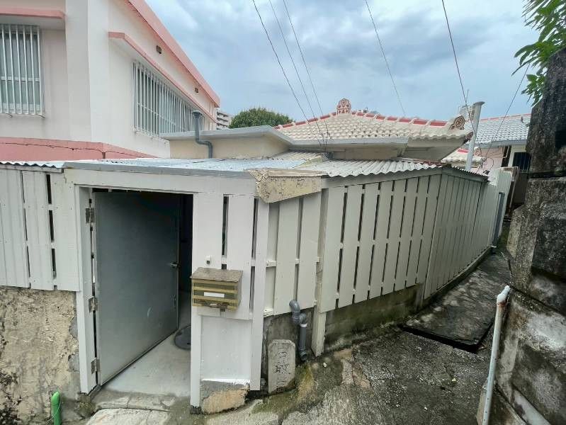 2DK Detached House for Rent in Naha Matsuo, Okinawa - Thumbnail 3