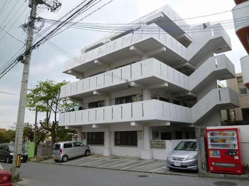 2LDK Corner Apartment with No Deposit in Urasoe, Okinawa - Thumbnail 3