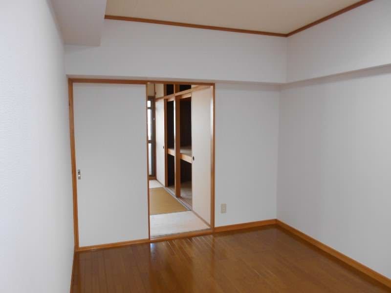 Co-op Sunrise 3DK Apartment for Rent in Uruma City, Okinawa - Thumbnail 2