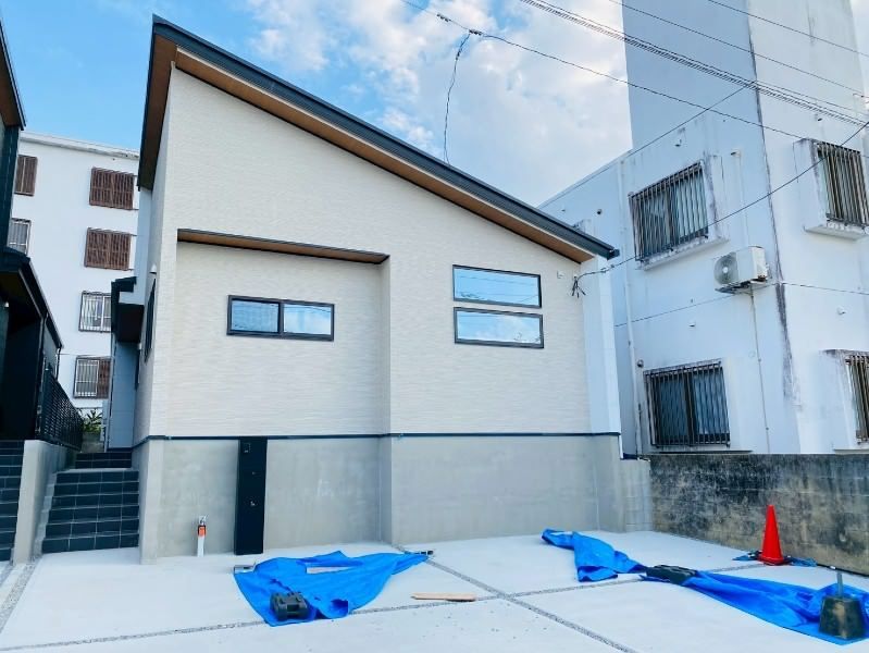 New 4LDK House in Ginowan, Okinawa with 3 Parking Spaces - Thumbnail 2