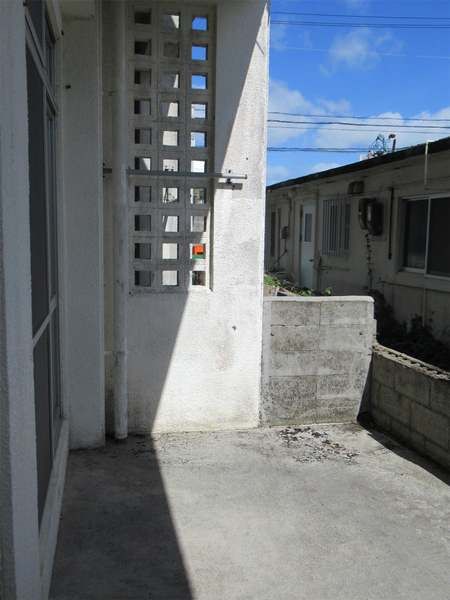 2DK Apartment for Rent in Yamazato, Okinawa City with Free Parking - Thumbnail 2