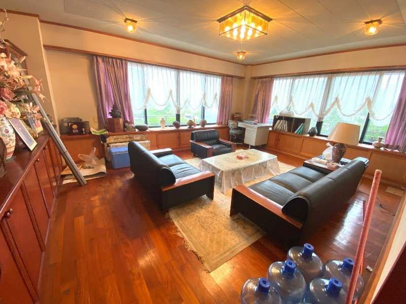 8LDK Large Family Home with 21 Parking Spaces in Uruma, Okinawa - Thumbnail 3