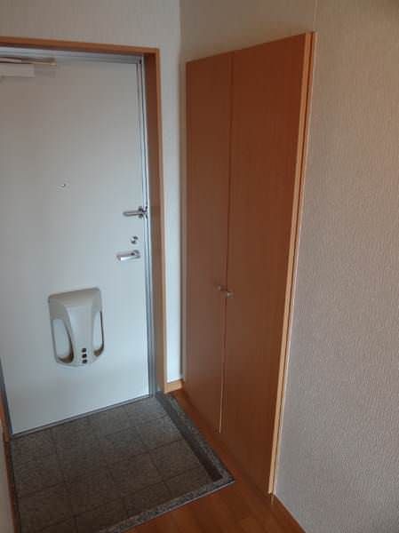2DK Apartment for Rent in Nakagusuku Village, Okinawa - Thumbnail 2