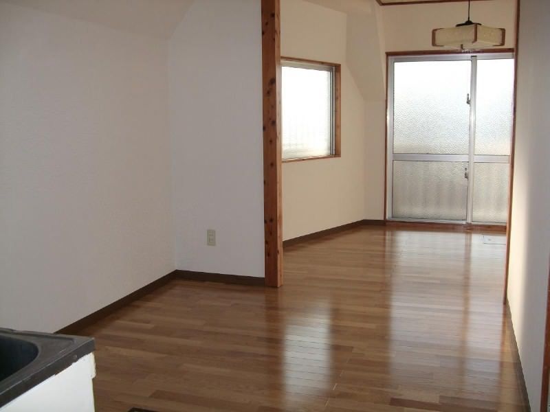 Chinen Heights I 1R Apartment for Rent in Urasoe, Okinawa - Thumbnail 2