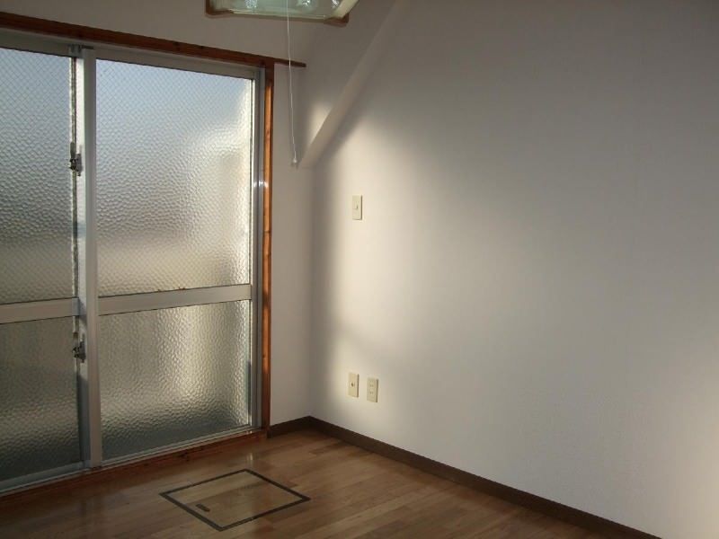 Chinen Heights I 1R Apartment for Rent in Urasoe, Okinawa - Thumbnail 3