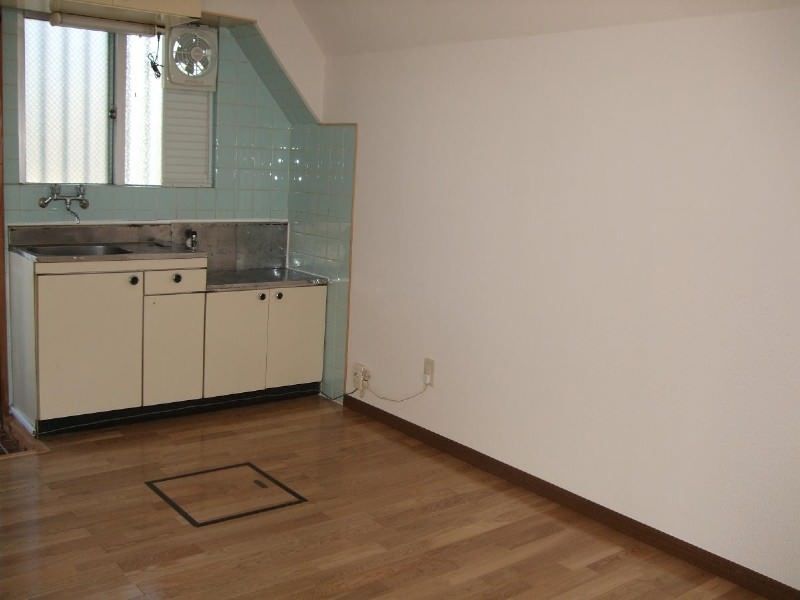 Chinen Heights I 1R Apartment for Rent in Urasoe, Okinawa - Thumbnail 4