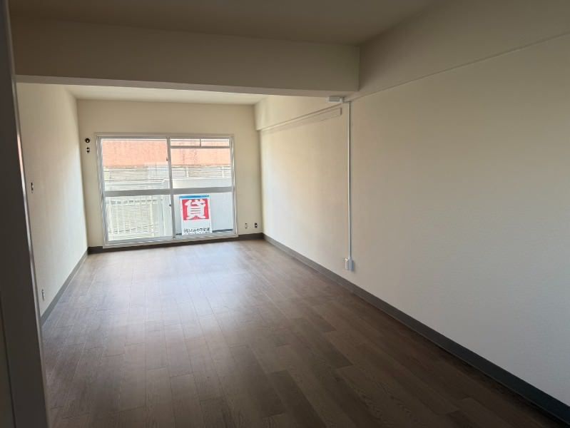 Renovated 2DK Apartment for Rent in Ginowan City, Okinawa - Thumbnail 3