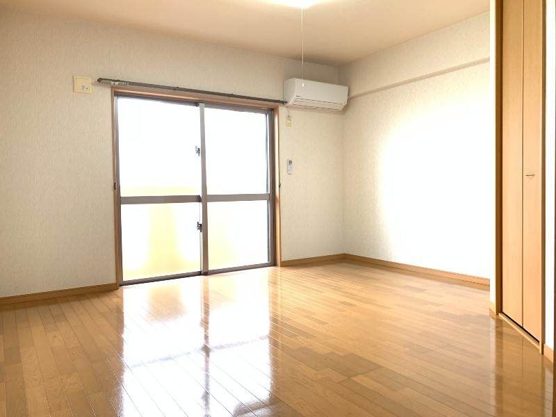 1K Apartment for Rent in Ginowan, Okinawa - 33.2 sqm - Thumbnail 2