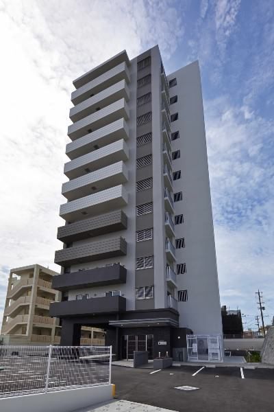 Leve Grace Rycom East 2LDK Condo in Okinawa City - Thumbnail 3