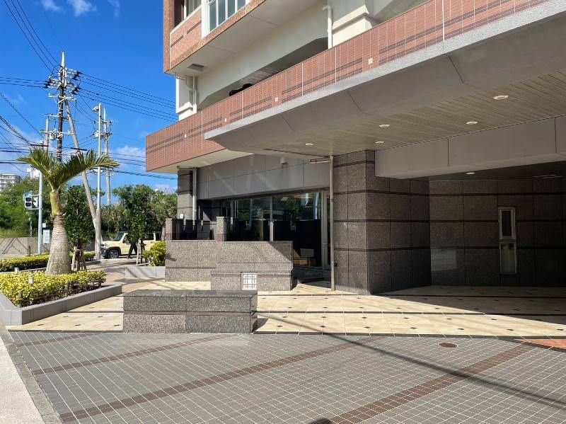 Top-Floor 4LDK Apartment with Huge Balcony in Naha Omoromachi - Thumbnail 4