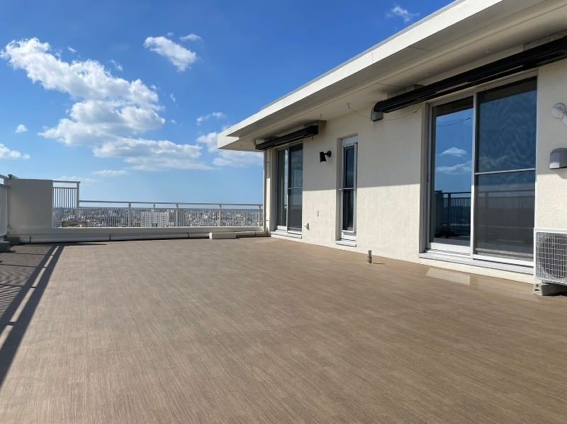 Top-Floor 4LDK Apartment with Huge Balcony in Naha Omoromachi - Thumbnail 3