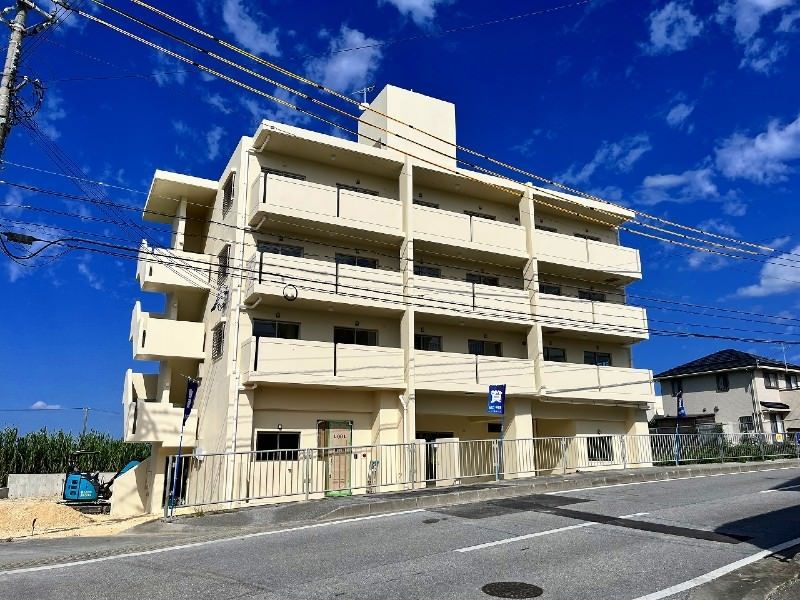 Modern 2DK Apartment for Rent in Yaese Town, Okinawa - Thumbnail 2