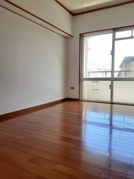 Maruhei Mansion 2DK Apartment for Rent in Naha, Okinawa - Thumbnail 4