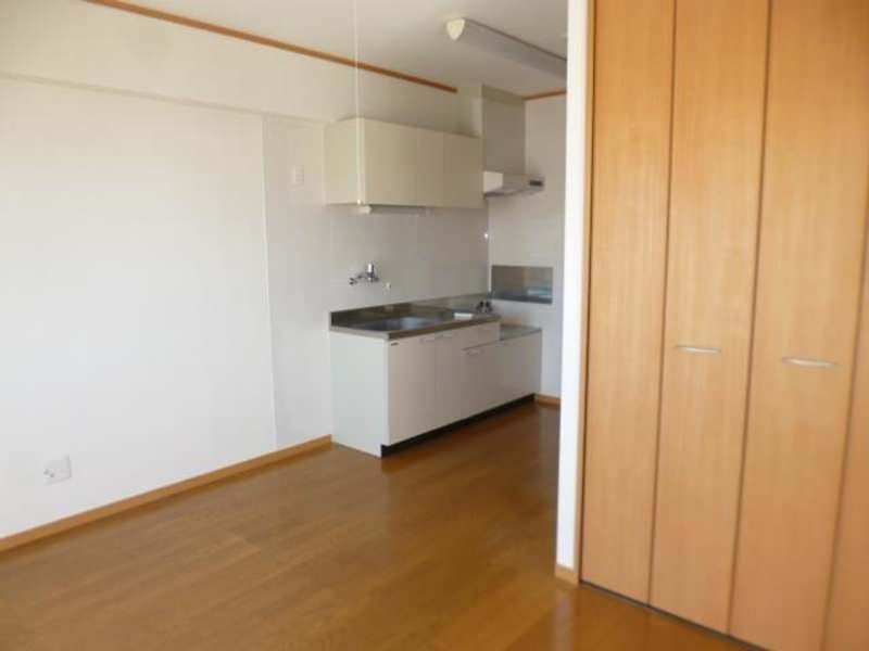 1R Apartment for Rent in Uehara, Naha - 12 Min Walk to Akamine Station - Thumbnail 3