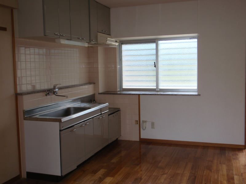 Riverside Toyomi 2LDK Apartment for Rent in Tomigusuku, Okinawa - Thumbnail 2
