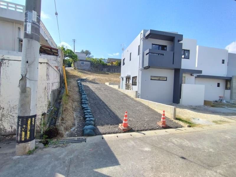 Spacious 692 sqm Residential Land for Sale in Okinawa City Takahara - Thumbnail 3
