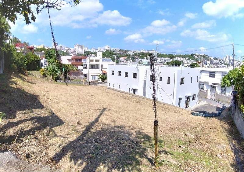 Spacious 692 sqm Residential Land for Sale in Okinawa City Takahara - Thumbnail 2