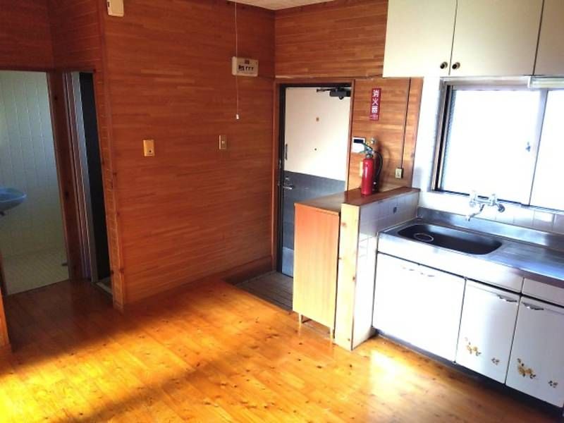2DK Apartment for Rent in Maebaru, Ginowan City, Okinawa - Thumbnail 2
