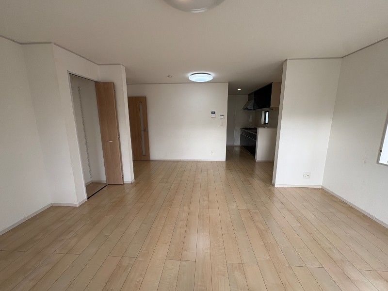 2017-Built 3LDK Wooden House with 2 Car Parks in Nishihara, Okinawa - Thumbnail 4